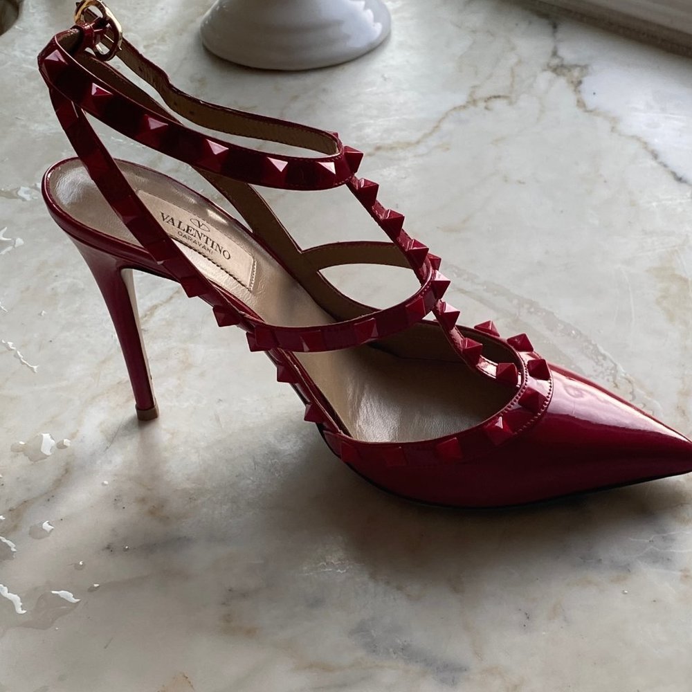 Valentino Rockstud  Runway Heels Lipstick Red 38.5